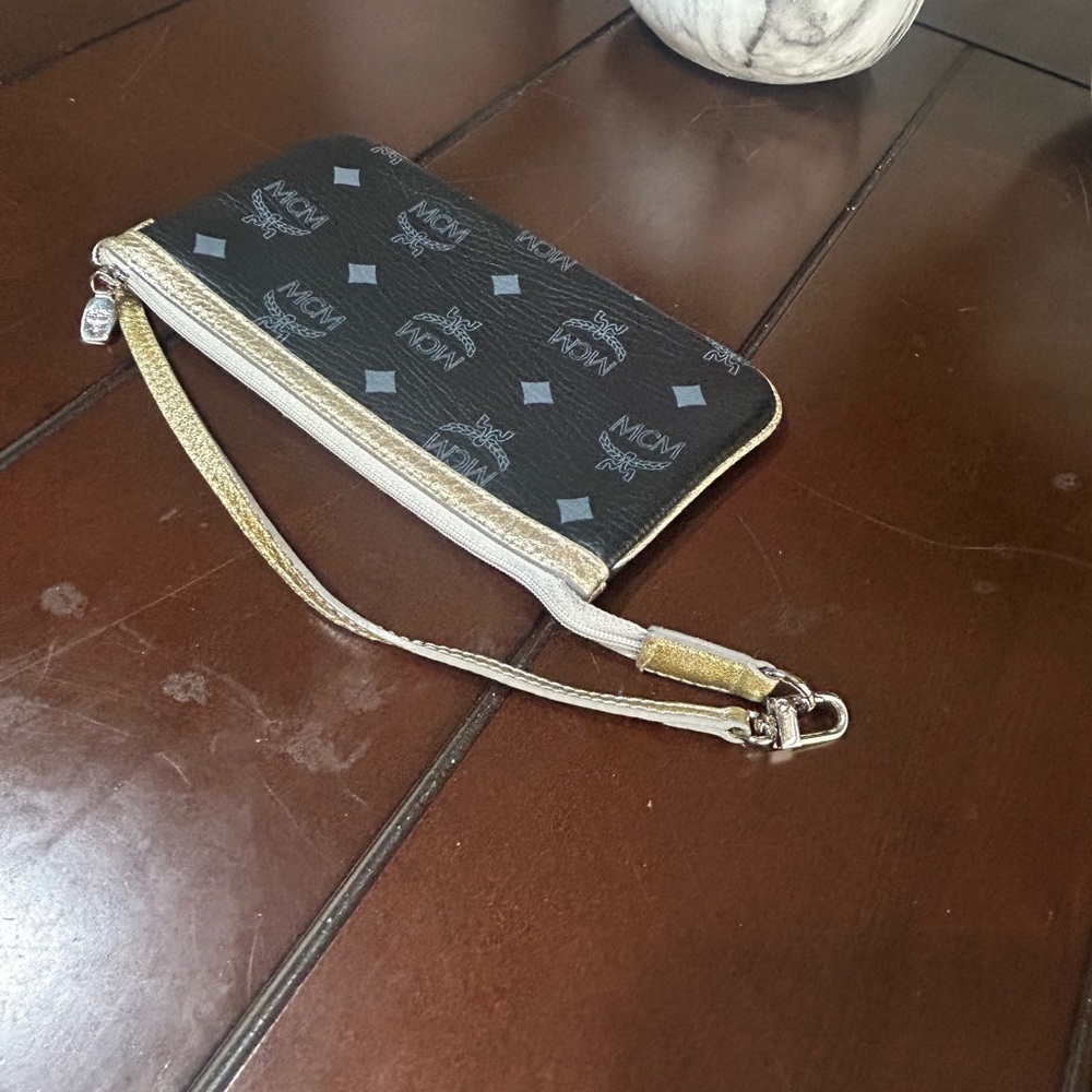 MCM Black and Silver Clutch - Picture 7 of 9